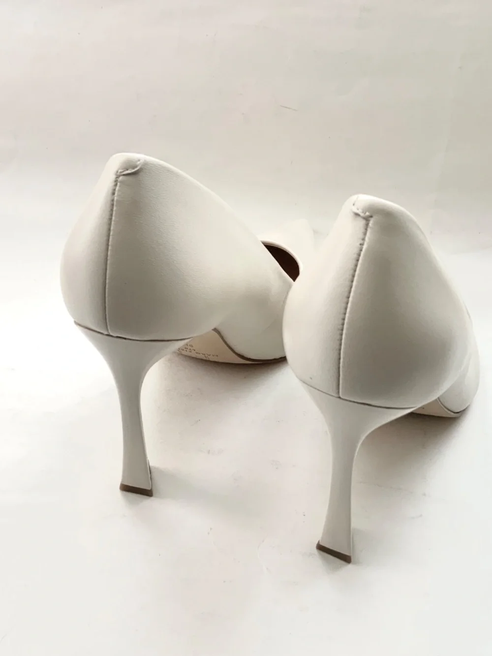 Marc Fisher Sassie Ivory White Leather Stiletto Heel Pointed Toe Pumps Shoes 9